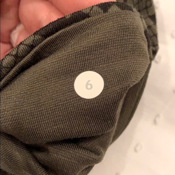 Lululemon crop leggings - Picture 3 of 3